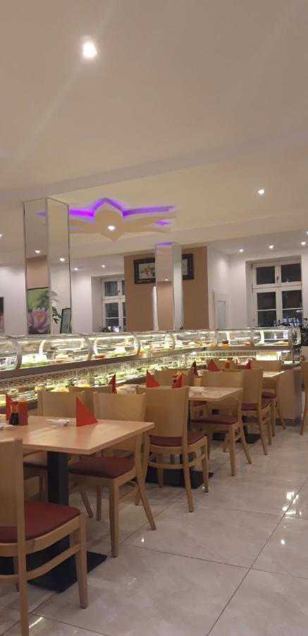 Trang Hotel Раштатт Экстерьер фото