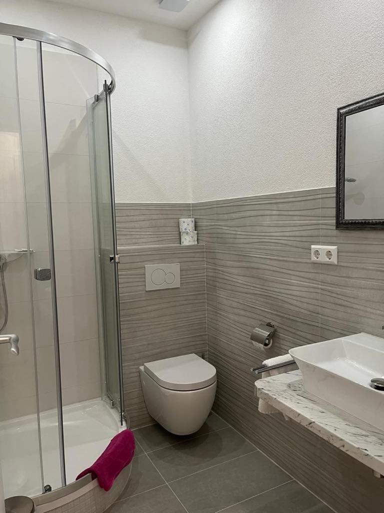 Trang Hotel Раштатт Экстерьер фото