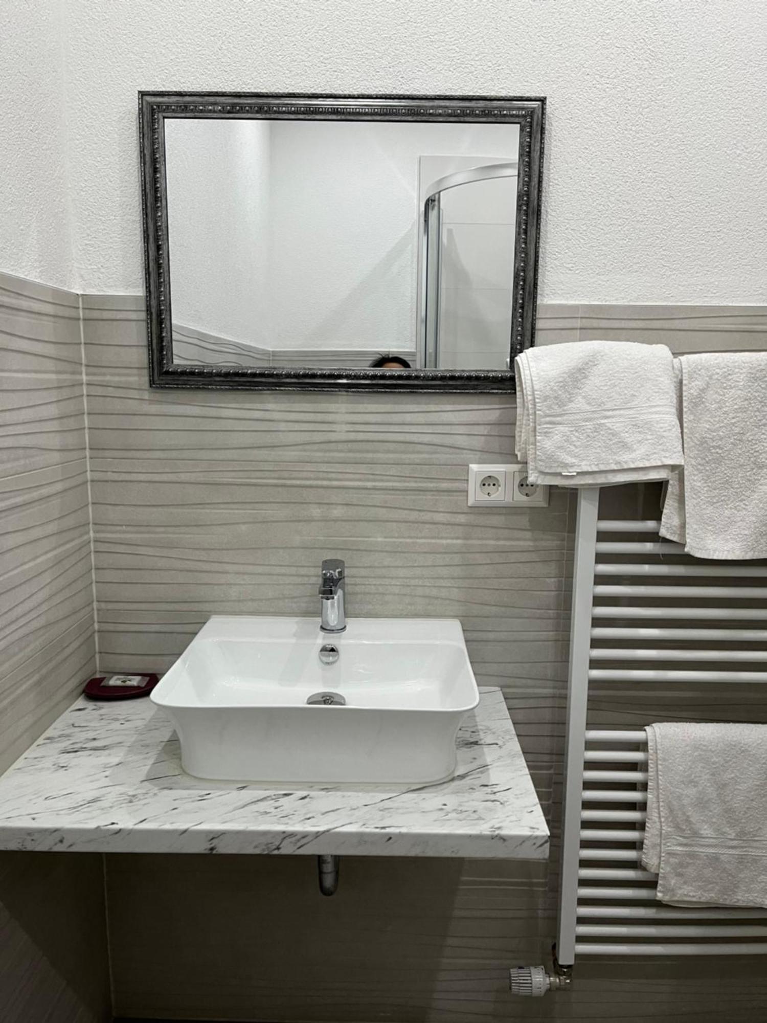 Trang Hotel Раштатт Экстерьер фото